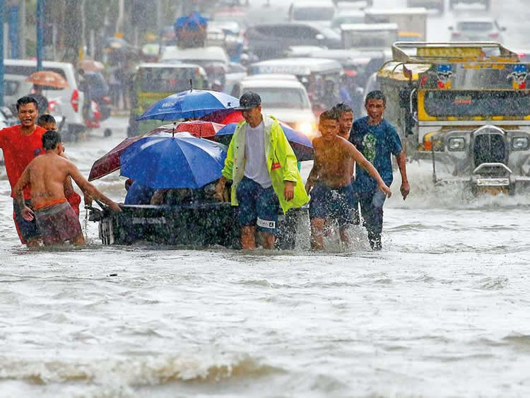 Flooding in Metro Manila streets. Photo: Associated Press